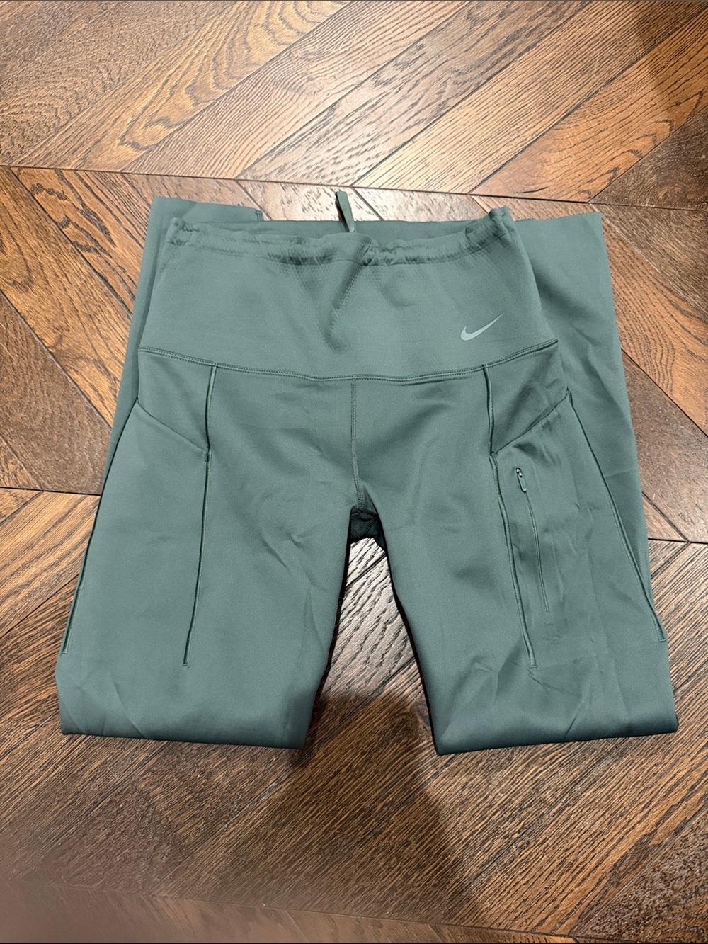 Nike women’s Green Performance Leggings with Side Pocket